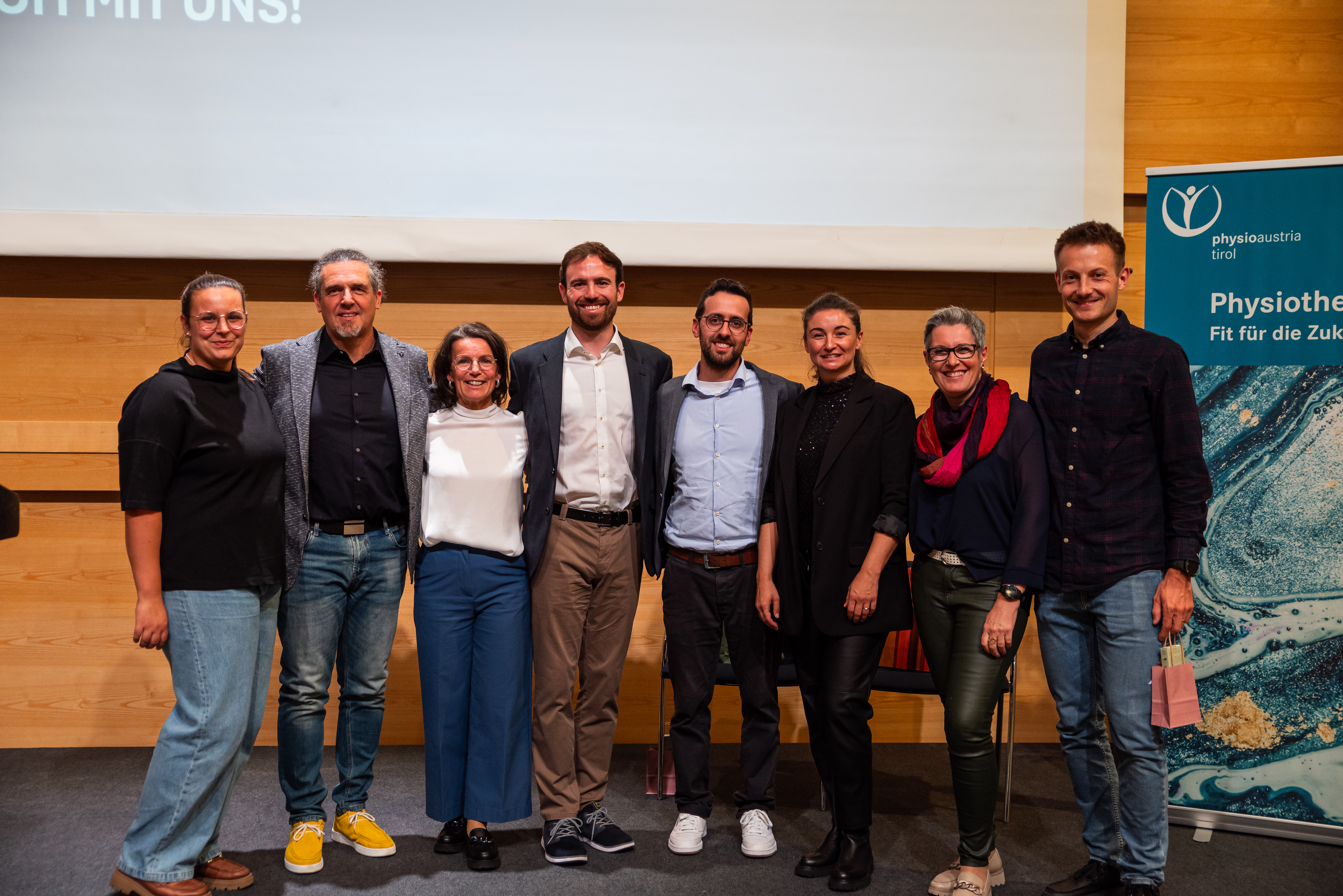 Landesverbandsversammlung Tirol 2025 v.l.n.r.: Elena Rettenbacher, Patrick Palombo, Monika Peer-Kratzer, Pascal Neuner, Clemens Niederholzer, Lisa Widmoser, Andrea Haidekker, Linus Heidegger